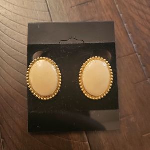 Vtg Trifari Cream Enamel Oval Gold-Toned Clip On